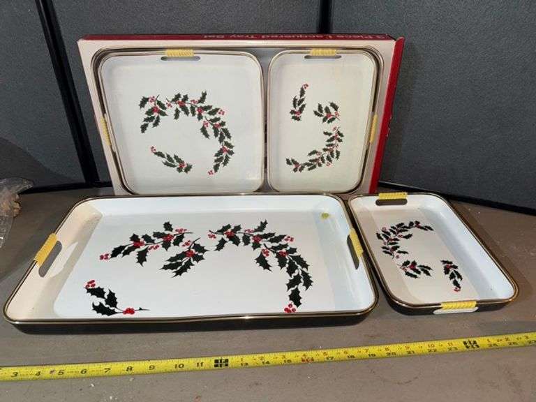 Lacquered tray set • Basement