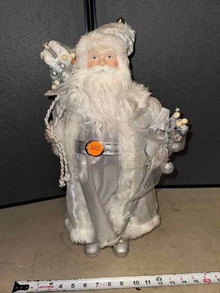 Old world santa • Bedroom 3