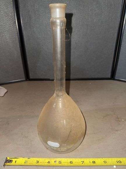 1000 ml pyrex beaker • Basement