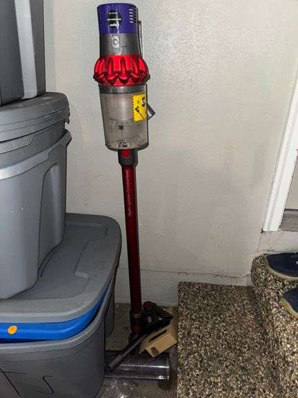 Dyson cyclone v10 • Works • Garage