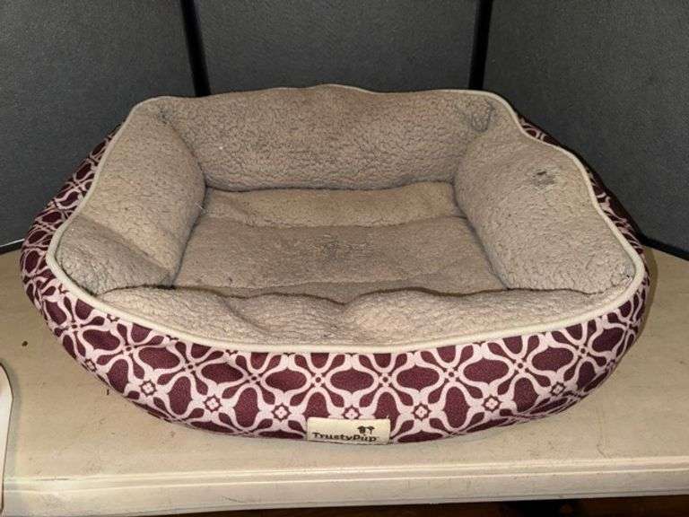 Trusty pup bed • Bedroom 3