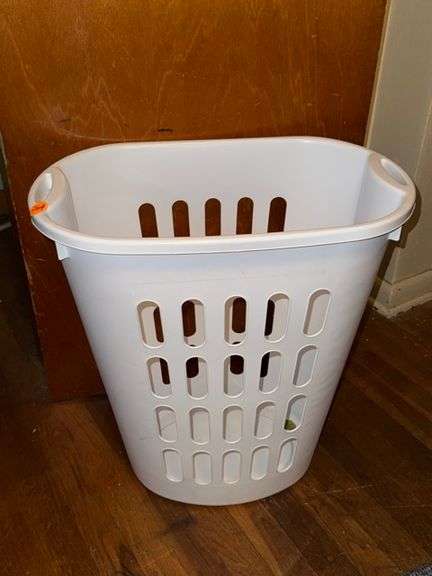 Laundry hamper • Bedroom 3