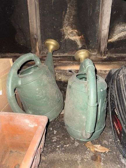 Watering cans • Garage