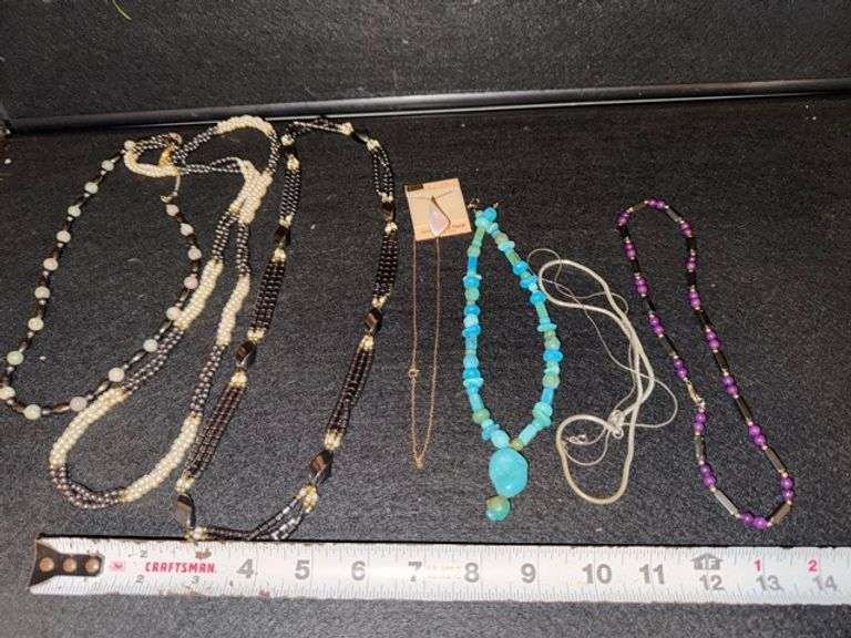 Women’s necklace lot • Bedroom 3