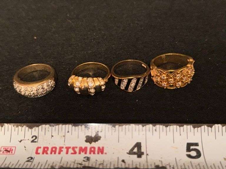 Women’s rings • Bedroom 3