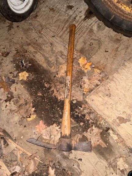 Digging axe • Garage