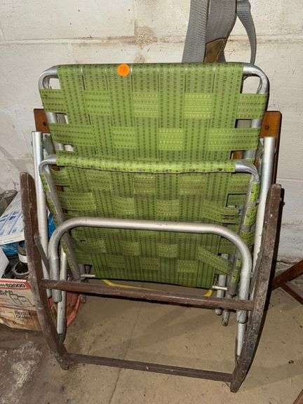 Folding lounger • Basement