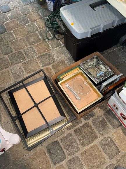 Picture frames • Garage
