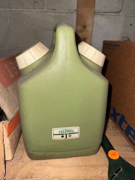 Thermos Hot and cold bottle • Basement