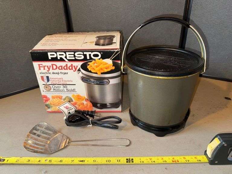 Presto fry daddy • Basement