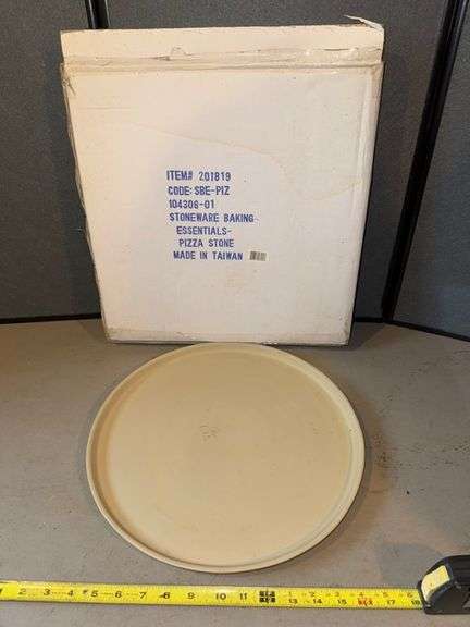 Stoneware baking stone • Basement