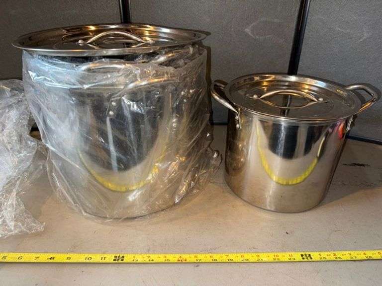 Stock pots with lids • Basement