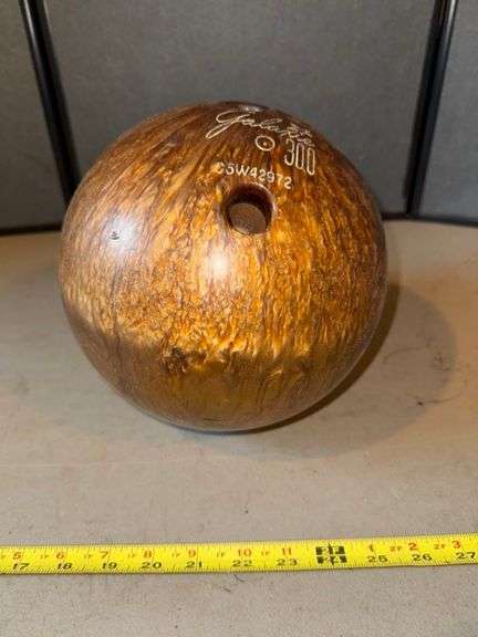Galaxy 300 bowling ball • Basement