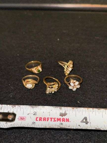Women’s rings • Bedroom 3