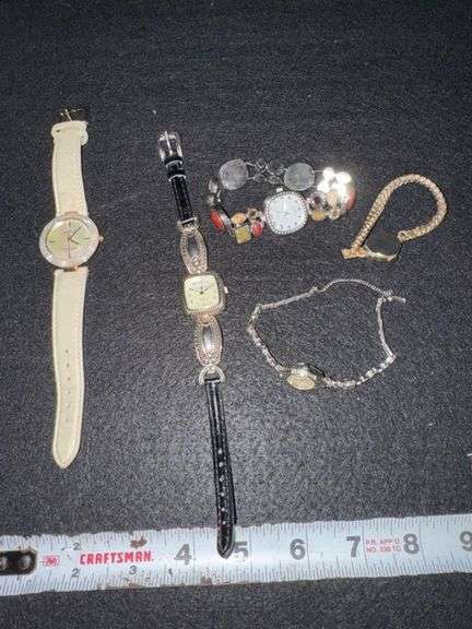 Women’s watches • Bedroom 3