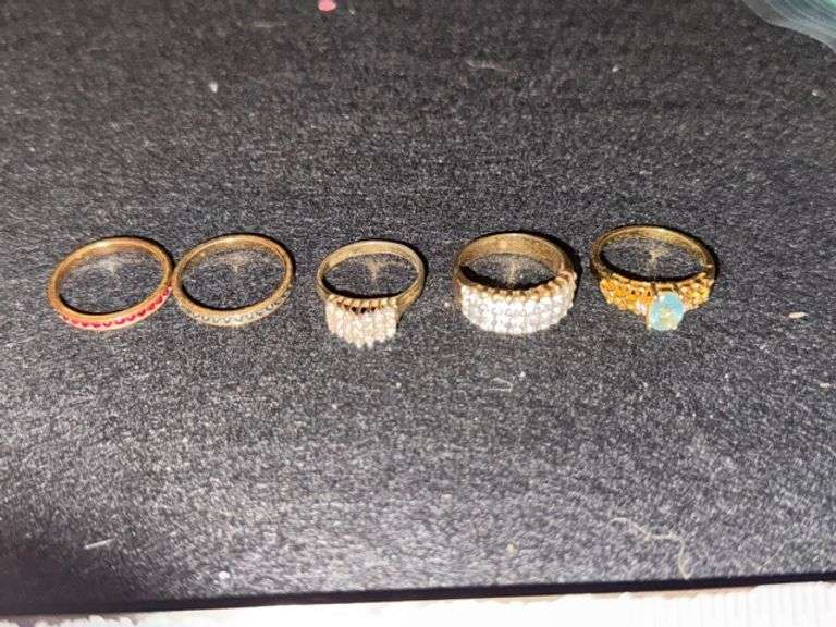 Women’s  rings • Bedroom 3