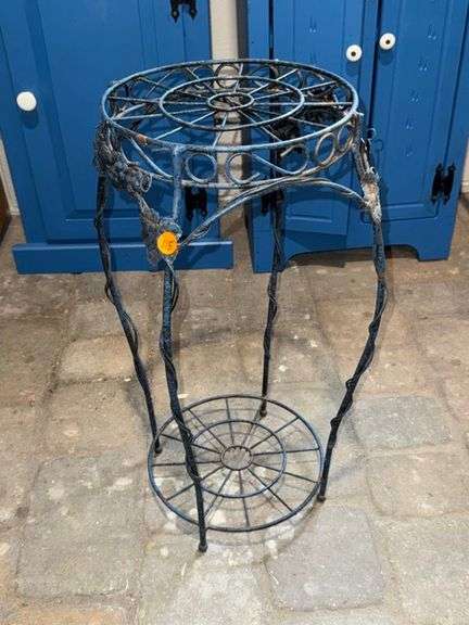 Plant stand • 24” • Garage