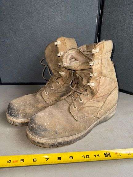 Boots • Size:10 • Garage