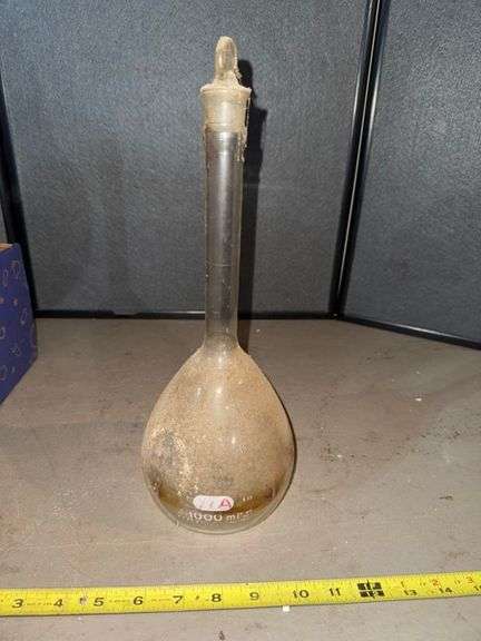 1000 ml pyrex beaker • Basement