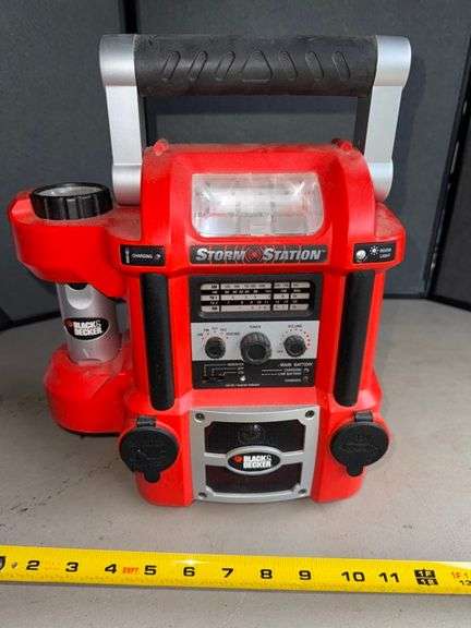 Black and decker storm station • Garage