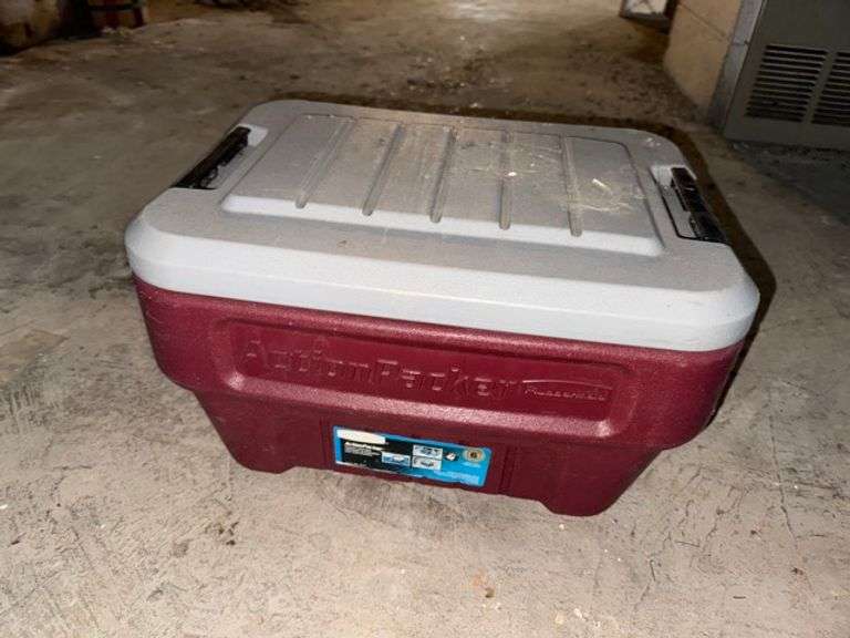 Rubbermaid Action packer • Basement