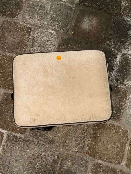 Seat cushion • Garage