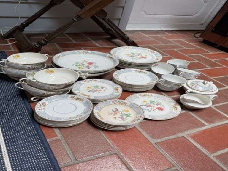 Johnson bros. China set • Sun room