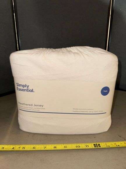 Heathered jersey sheet set • Size: twin • New in Package • Basement