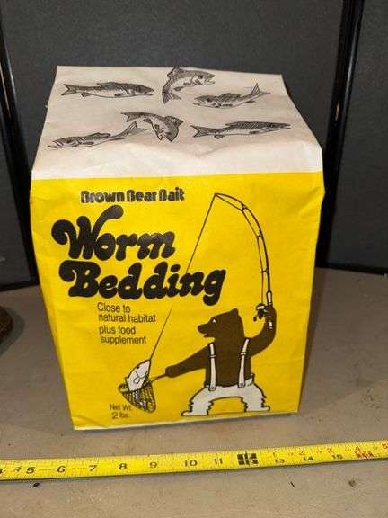Brown bear bait worm bedding • Basement