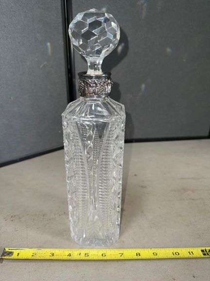 Decanter marked Portugal • Sun room