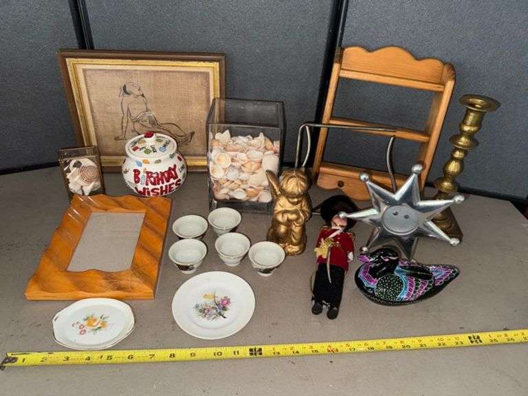 Home decor lot • Garage