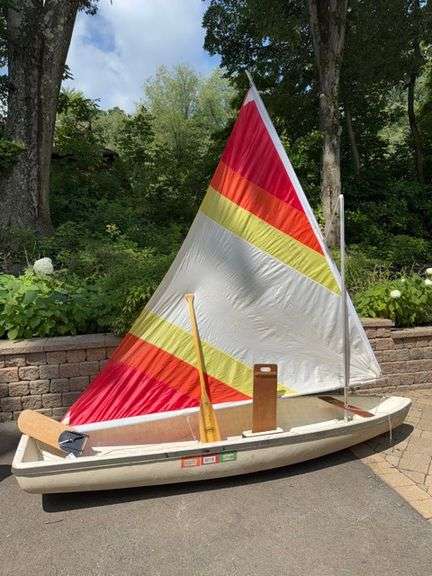 Sea snark styrofoam sail boat • 11ft • Garage