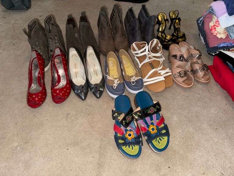 Womens shoes • 7-8 • Upstairs