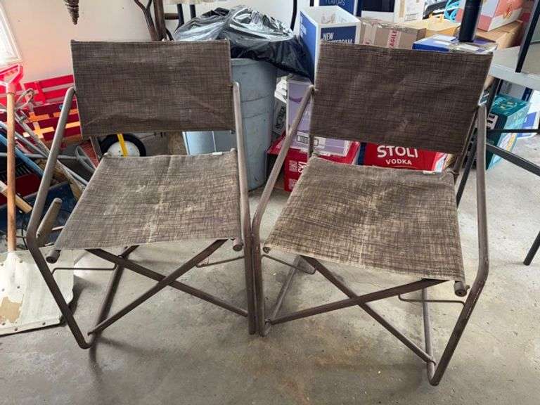 Folding chairs • Garage