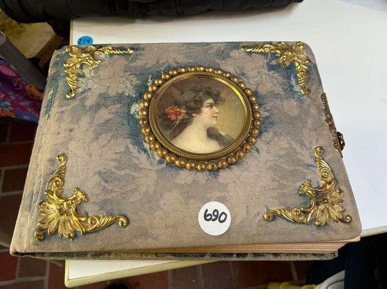 Vintage Photo Album. (Click for more photos)  Sunroom