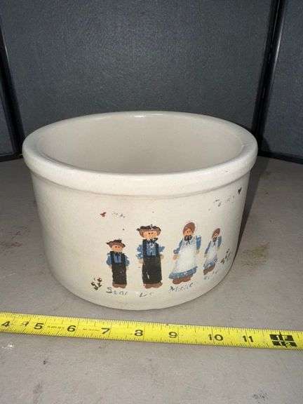 Roseville crock • 8” x 5” • Sun room