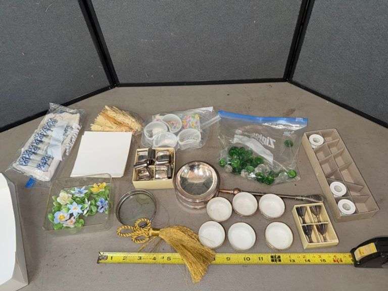 Table setting lot • Sun room