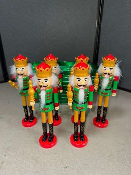 Plastic nutcrackers • Sun room