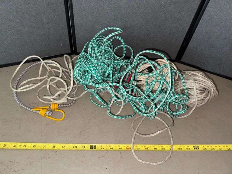Rope and bungees • Garage