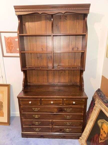 Hutch • 40x19x76 • Upstairs