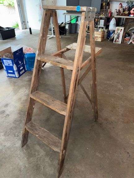4ft Ladder • Garage
