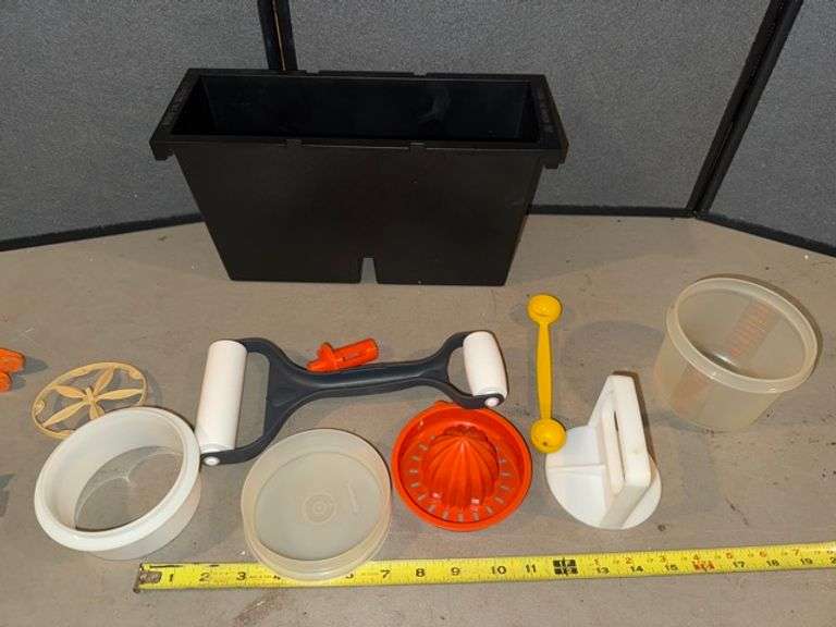 Tupperware and pampered chef lot • Basement