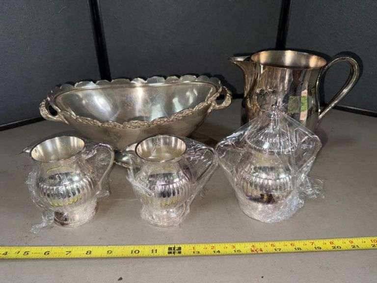 Metal serveware • Sun room
