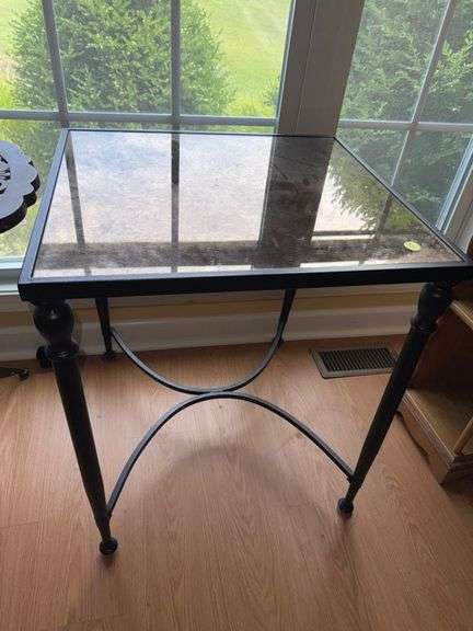 Glass top Table • 24x22x26 • Upstairs