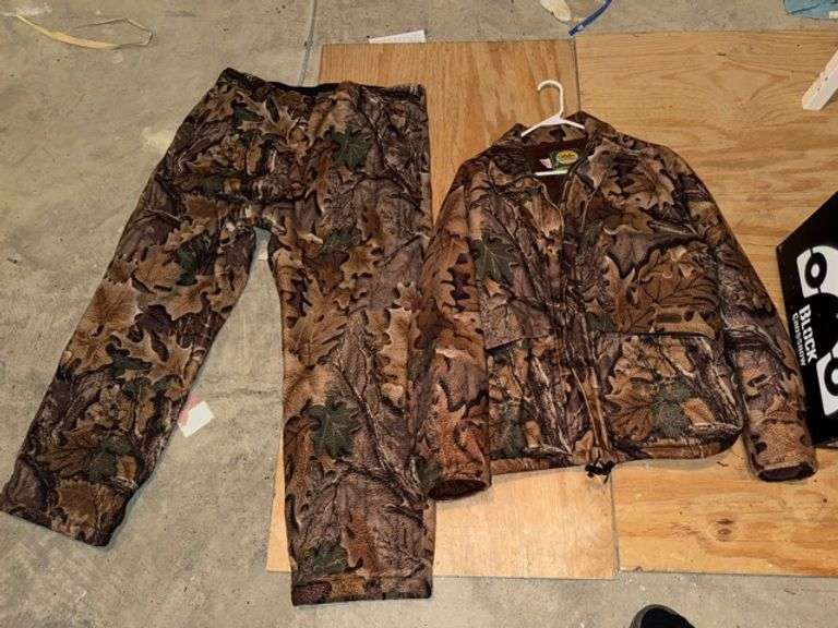 Cabelas “whitetail clothing” pants and jacket set • Size:xlarge • Basement