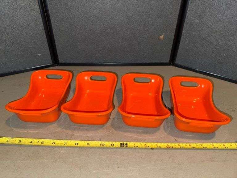 Rachael ray dishes • Basement
