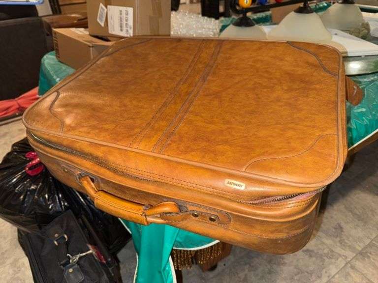 Air way suit case • Basement