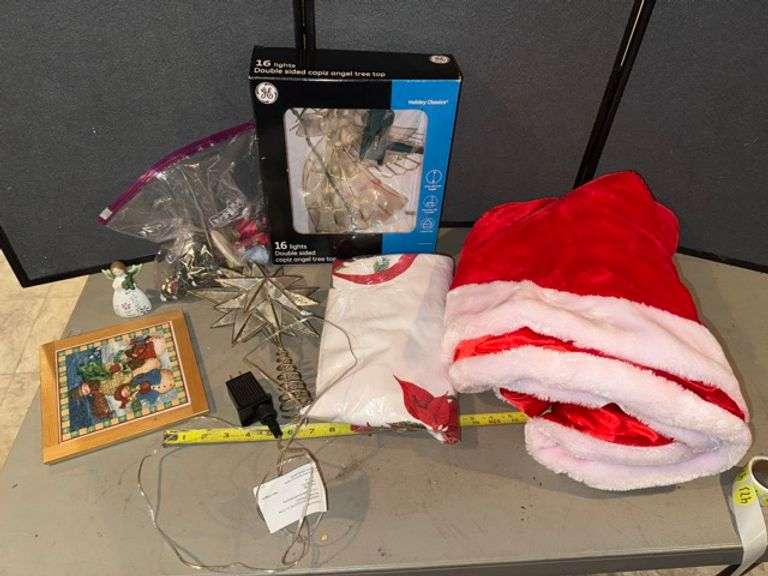 Christmas decor lot • Basement