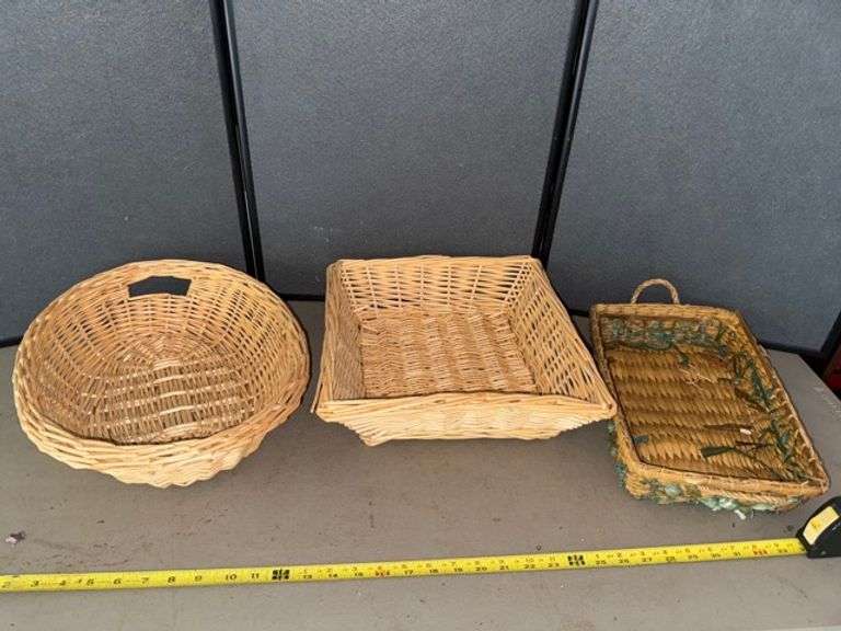Wicker baskets • Garage