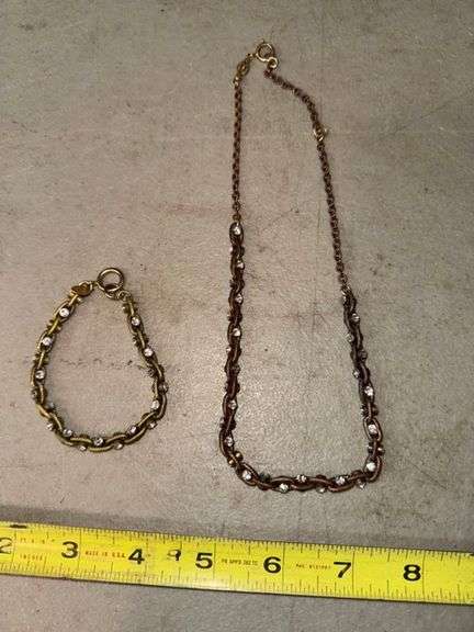 Necklace and bracelet set • Basement